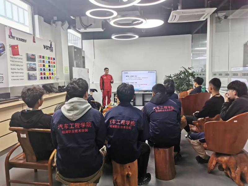 硅湖中威汽车学院迎来第二批太阳膜培训学员
