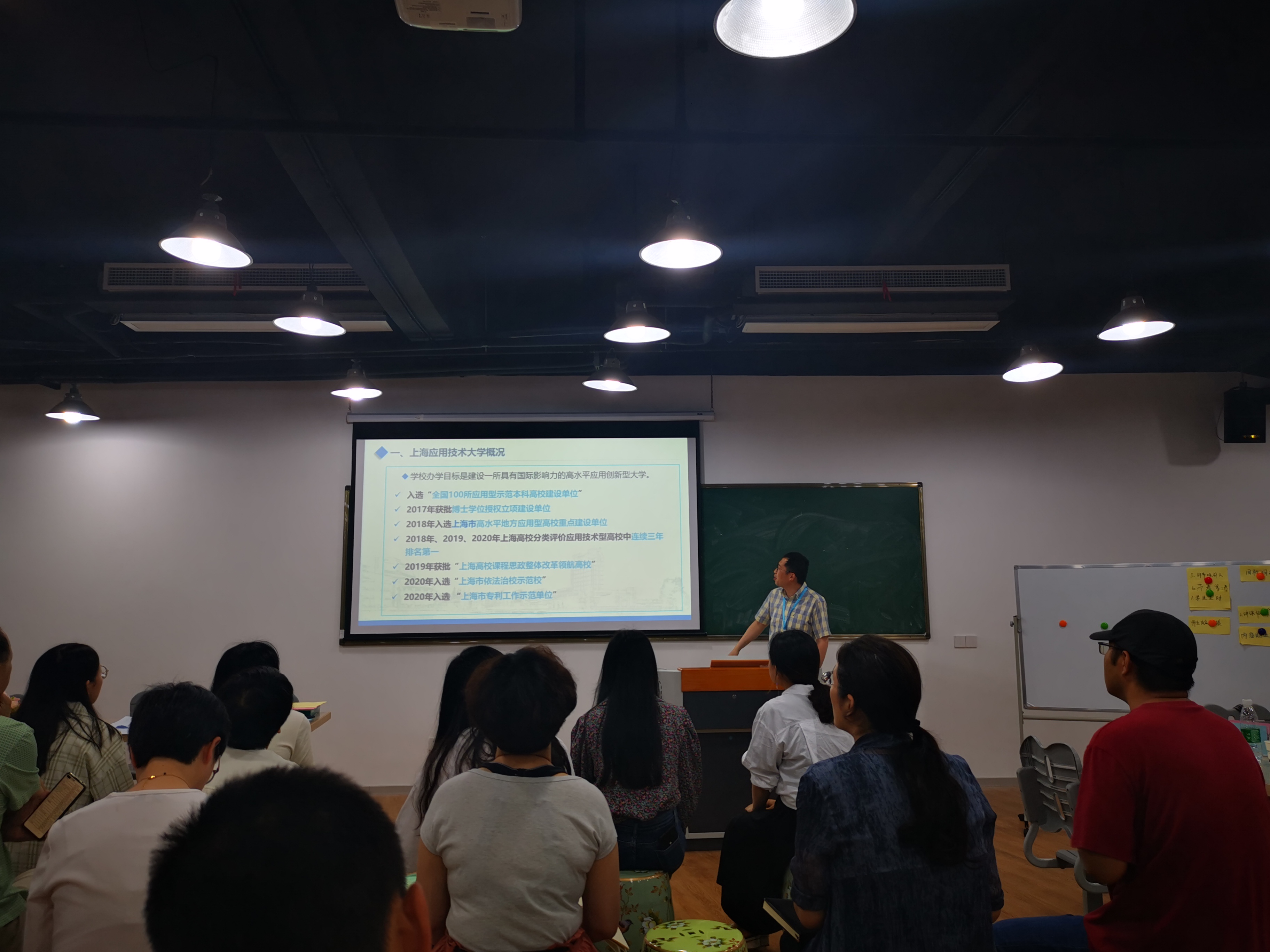 硅湖学院三创系列宣讲第十三讲在茶艺室顺利开讲