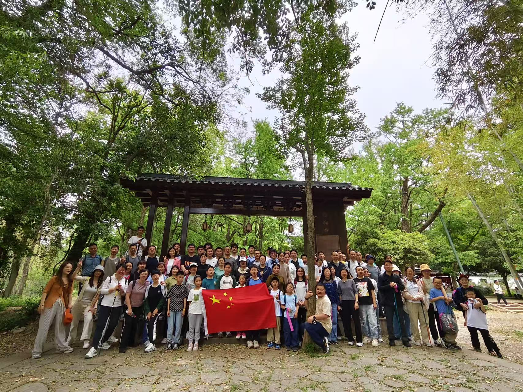 春行九溪赏烟雨 凝心聚力启新程 ——记硅湖职业技术学院工会徒步协会杭州十里琅珰春游活动  