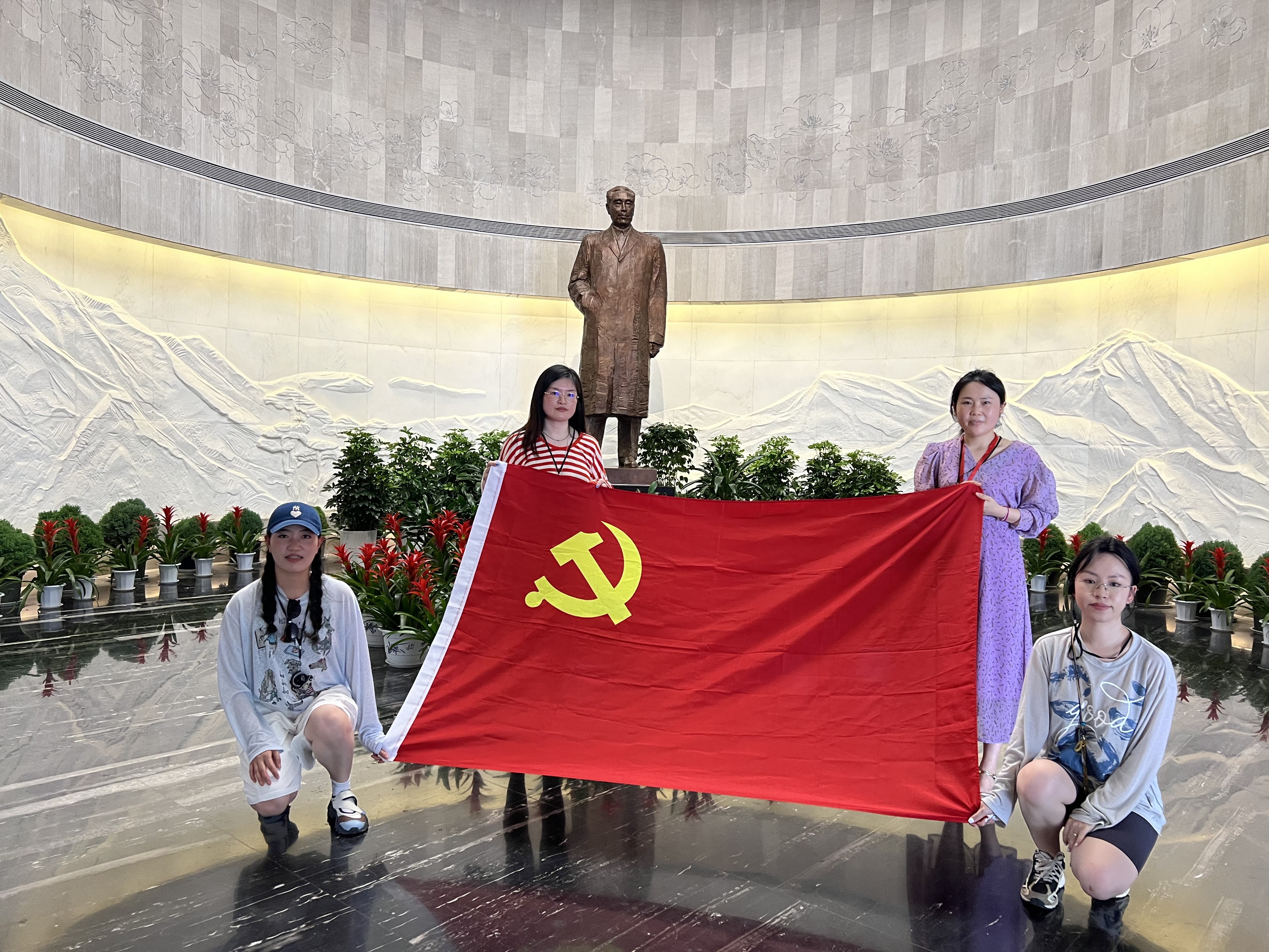 马克思主义学院直属党支部党建活动顺利举行