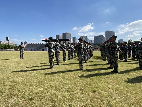 校领导看望慰问2021级军训新生