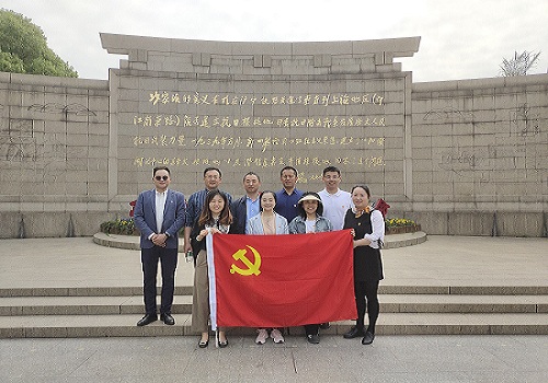 踏寻红色足迹  汲取奋进力量 